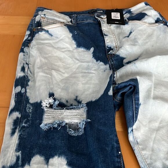 NWT SIZE 11 CLOUDY DAZE BLEACH STRAIGHT LEG JEANS - Picture 6 of 10